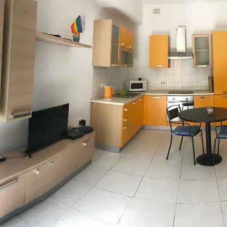 Sunny Well Located Maissonette Apartment Saint Julian's